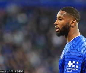 英超第35轮：曼城3-3埃弗顿 格伊致命送礼哈兰德破门多库双响